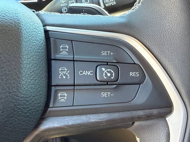 Used 2023 Jeep Grand Cherokee 30th Anniversary AWD/4WD image 14