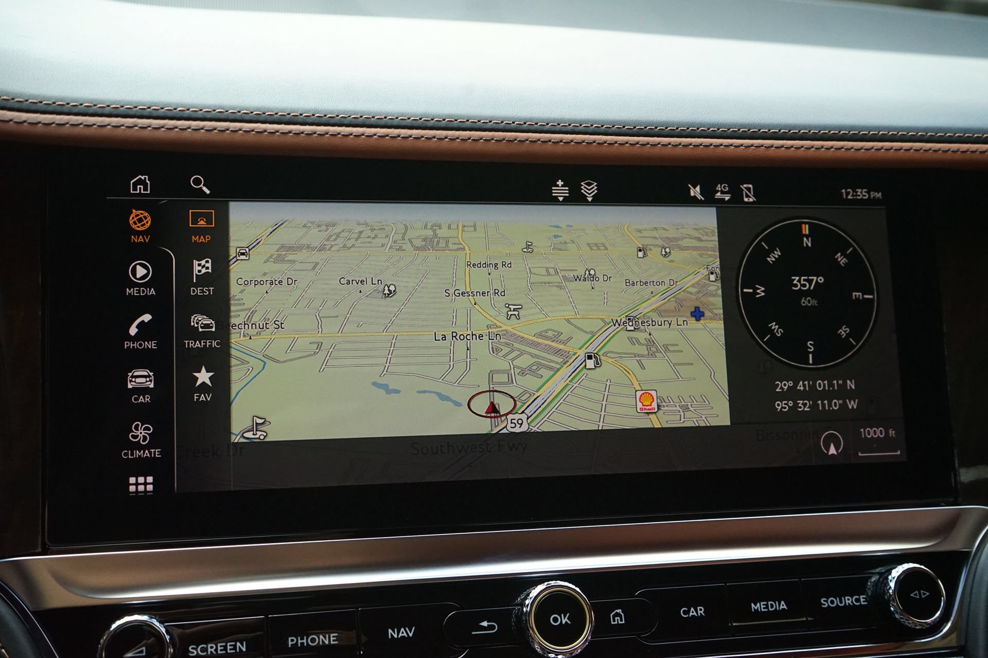 Used 2022 Bentley Flying Spur Plug-In Hybrid AWD/4WD image 15