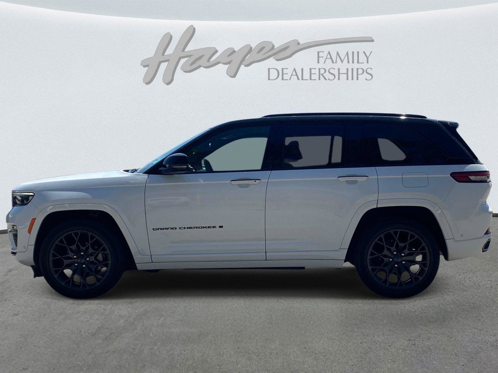Used 2024 Jeep Grand Cherokee Summit AWD/4WD image 9