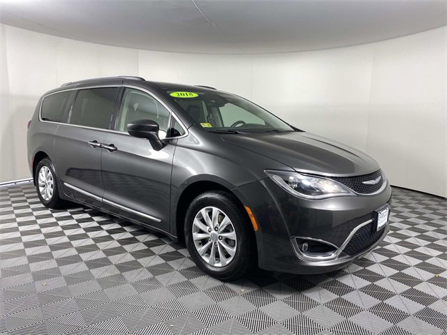 Used 2018 Chrysler Pacifica Touring-L image 1