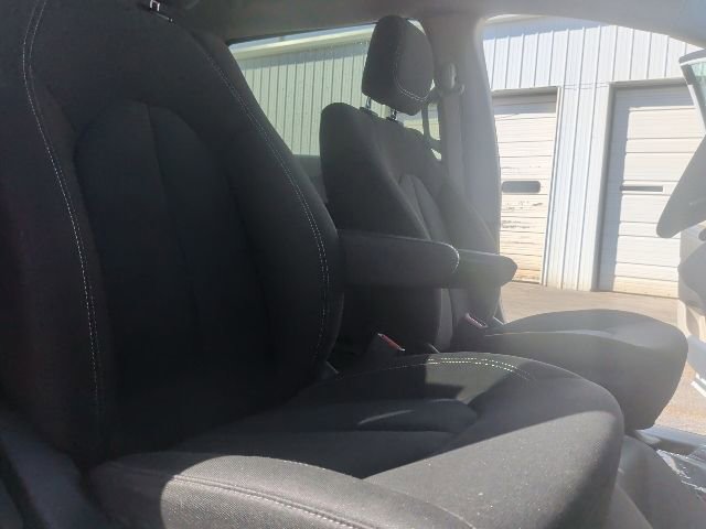 Used 2023 Chrysler Voyager LX image 23