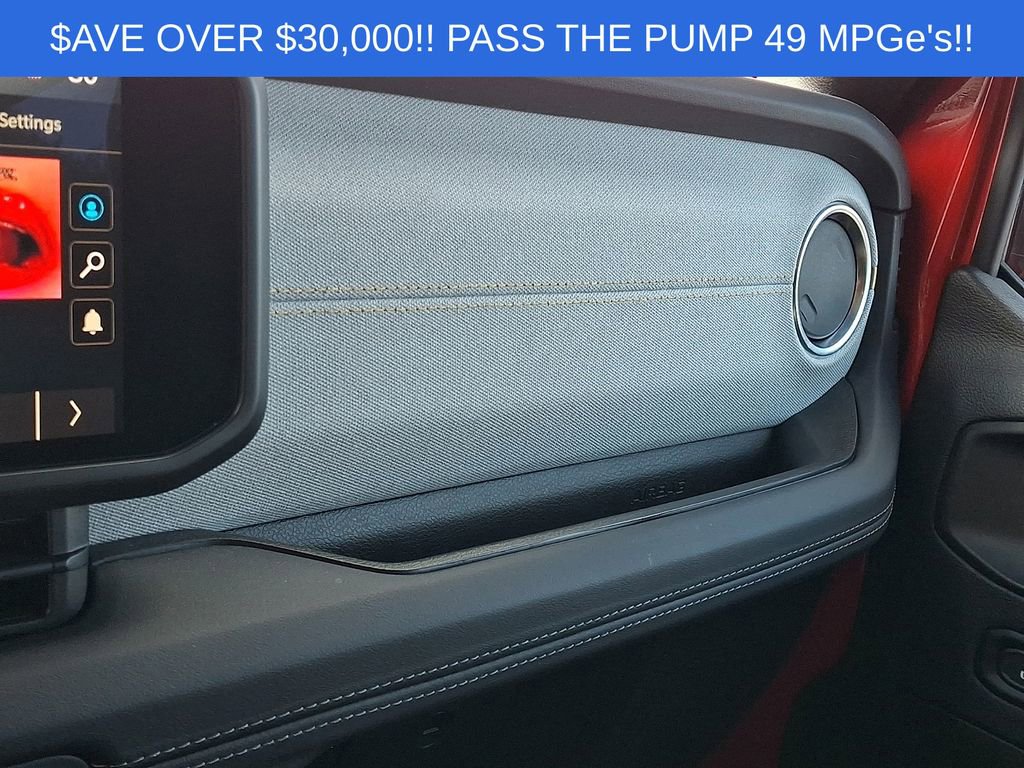 Used 2025 Jeep Wrangler Unlimited Sahara AWD/4WD image 26