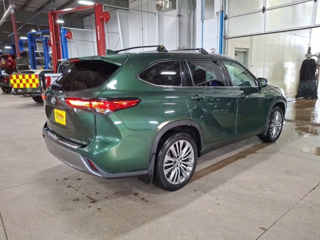 Used 2023 Toyota Highlander Platinum image 6