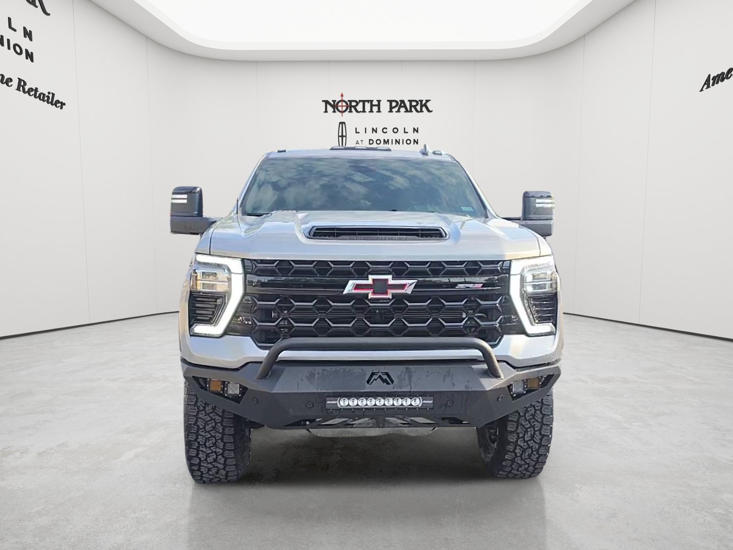 Used 2025 Chevrolet Silverado 2500 ZR2 w/ Technology Package AWD/4WD image 2