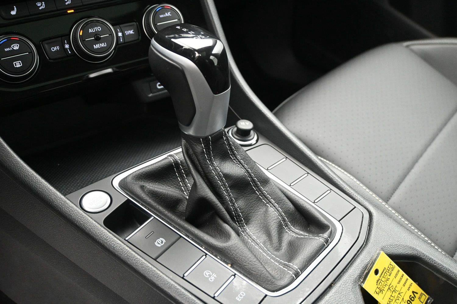 Used 2023 Volkswagen Jetta SE w/ Panoramic Sunroof Package FWD image 5