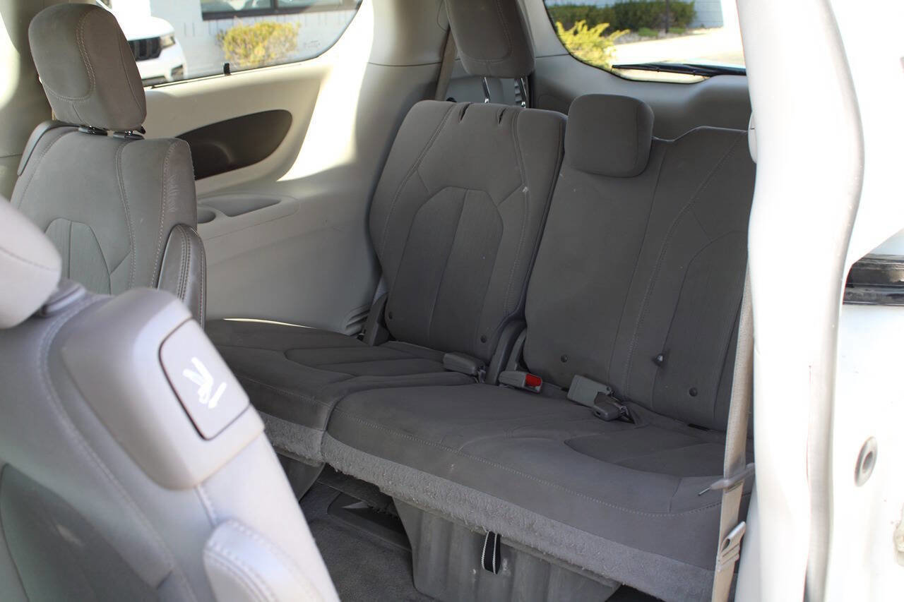 Used 2017 Chrysler Pacifica Touring Plus w/ Tire & Wheel Group image 46