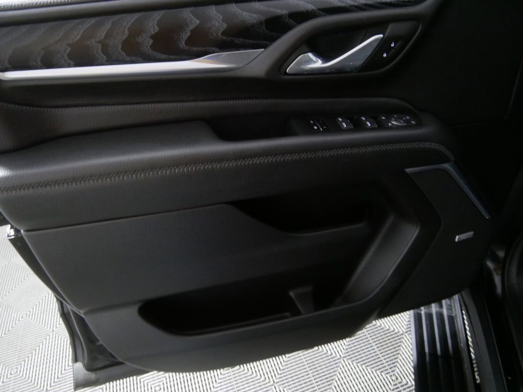 Used 2023 GMC Yukon XL Denali image 13