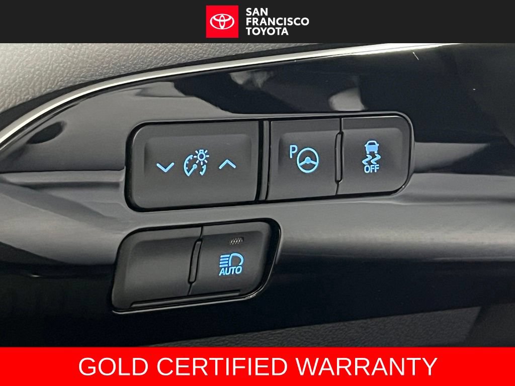 Certified 2022 Toyota Prius LE FWD image 32