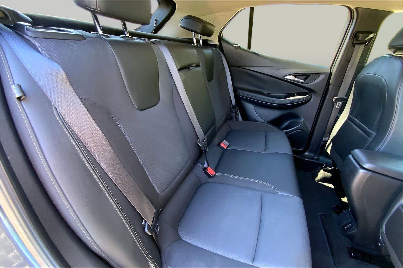 Used 2022 Buick Encore GX Select w/ Sport Touring Package FWD image 34
