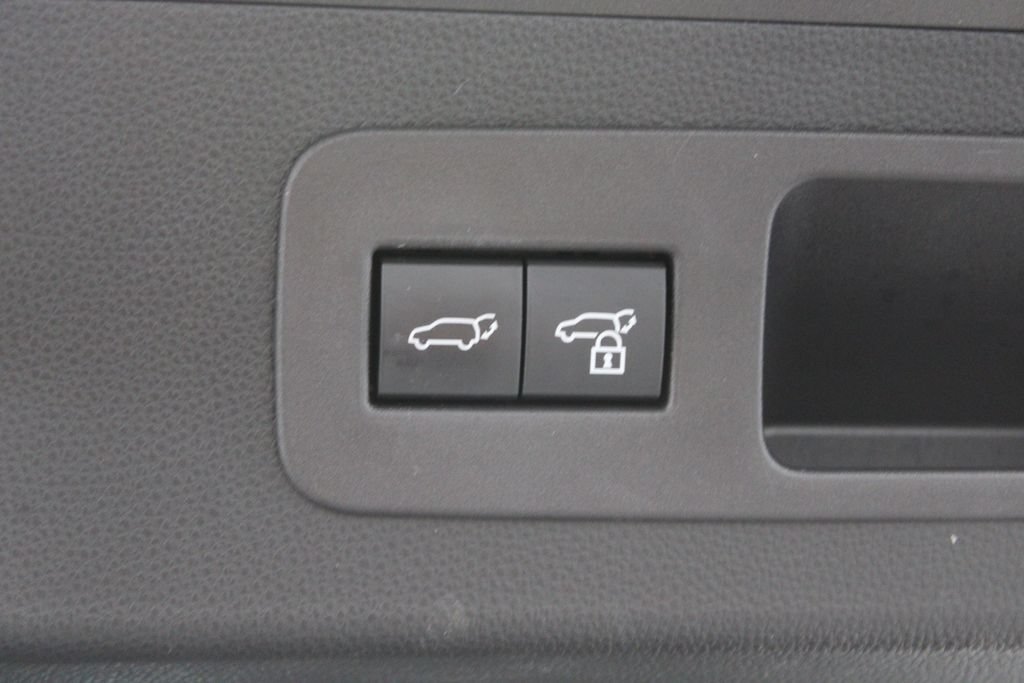 Used 2024 Lexus LX 600 4WD w/ Luxury Package image 16