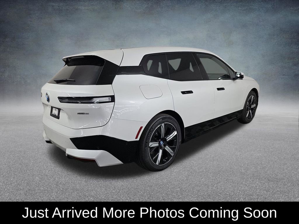 Used 2023 BMW iX xDrive50 w/ Premium Package AWD/4WD image 3