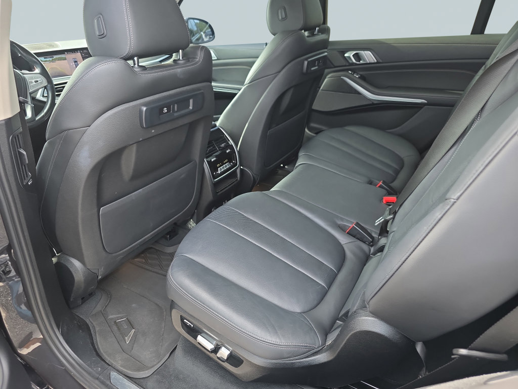 Used 2020 BMW X7 xDrive40i w/ Premium Package AWD/4WD image 31