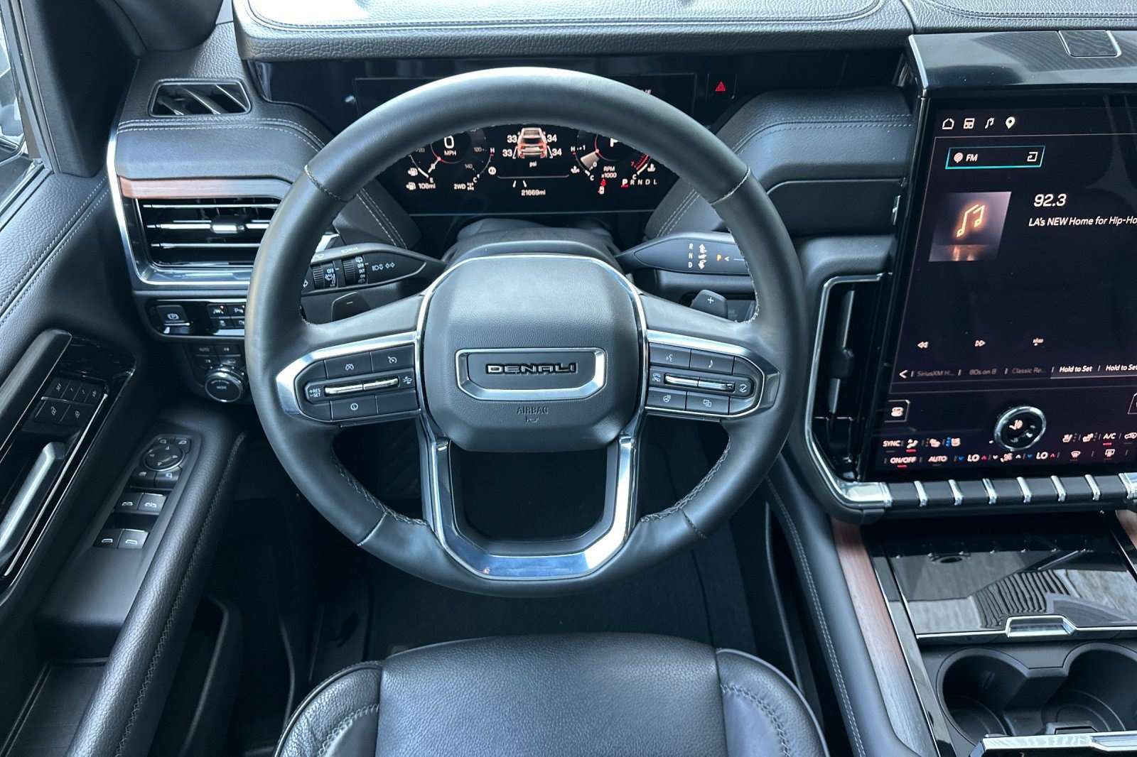 Used 2025 GMC Yukon Denali AWD/4WD image 29