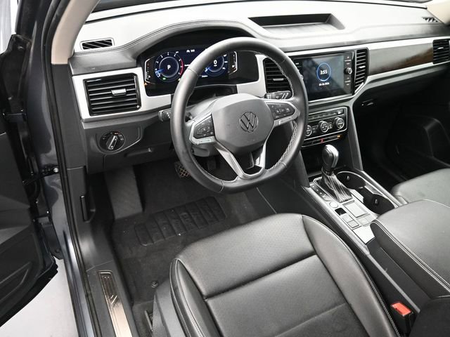 Used 2023 Volkswagen Atlas SE w/ Black Wheel Package image 15