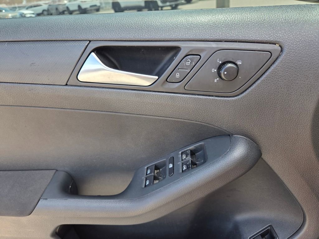 Used 2011 Volkswagen Jetta Sedan FWD image 21