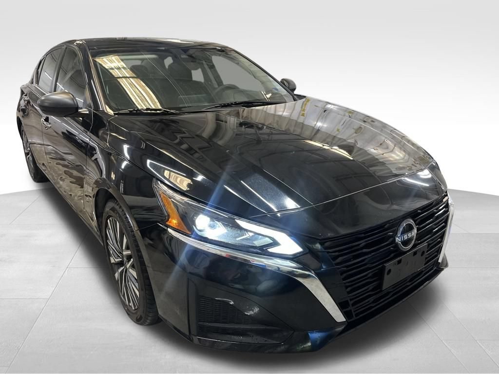 Used 2024 Nissan Altima 2.5 SV FWD image 7