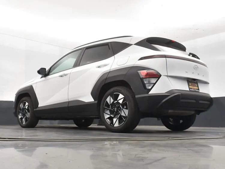 Used 2025 Hyundai Kona SEL FWD image 12