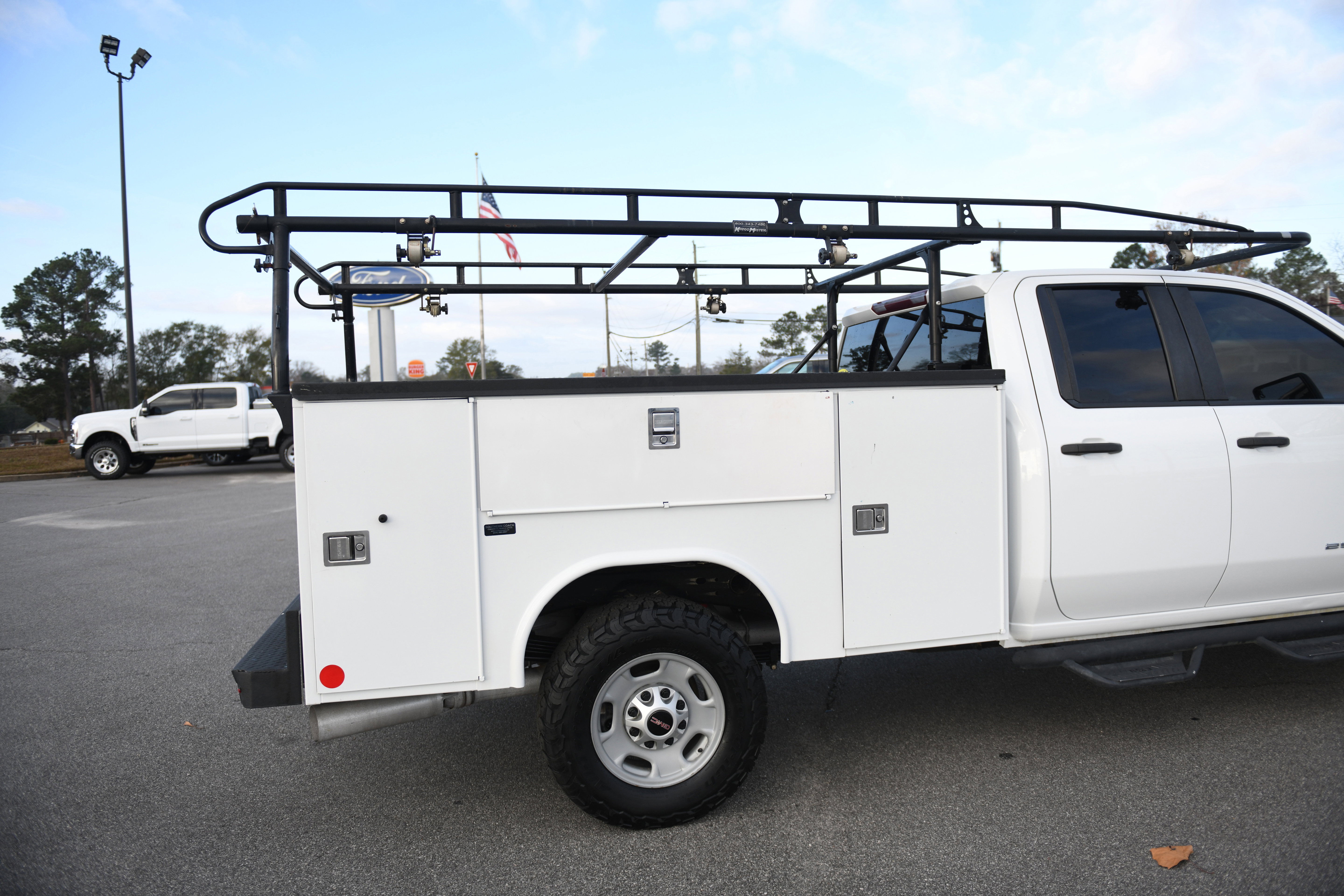 Used 2022 GMC Sierra 2500 Pro w/ Convenience Package image 8