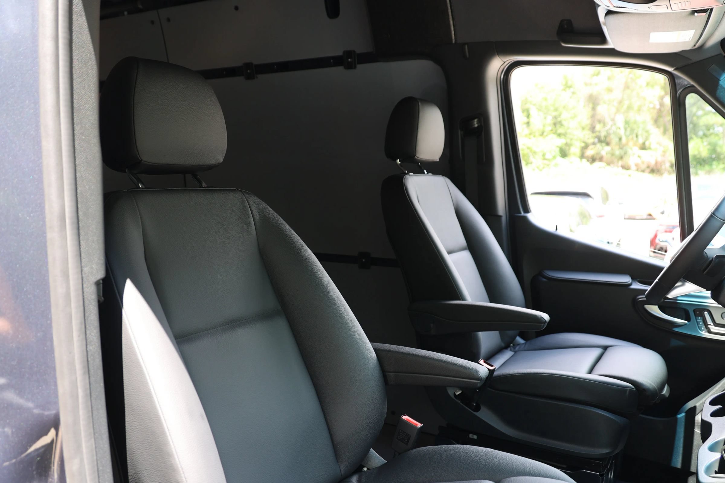 Used 2025 Mercedes-Benz Sprinter 2500 image 43