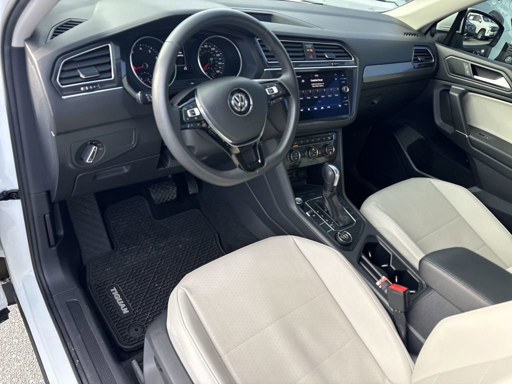Used 2020 Volkswagen Tiguan SE w/ Panoramic Sunroof Package image 12