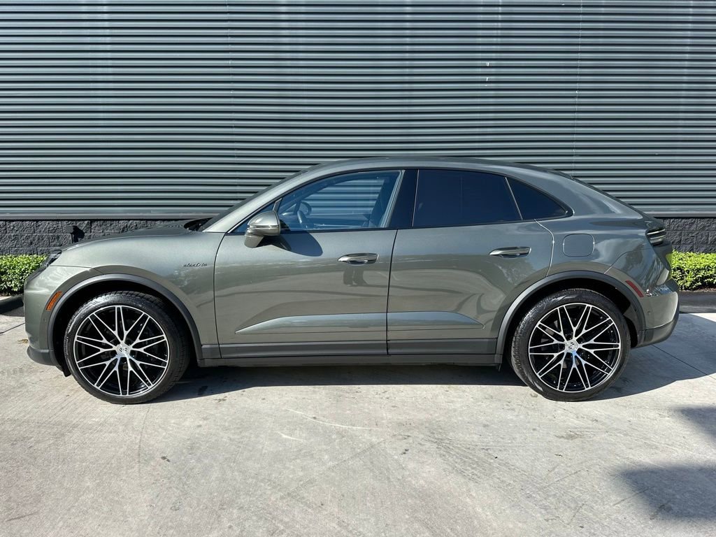 Used 2025 Porsche Macan 4 Electric image 2