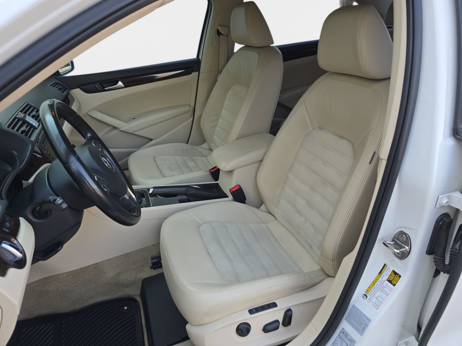Used 2015 Volkswagen Passat 1.8T SEL Premium FWD image 18