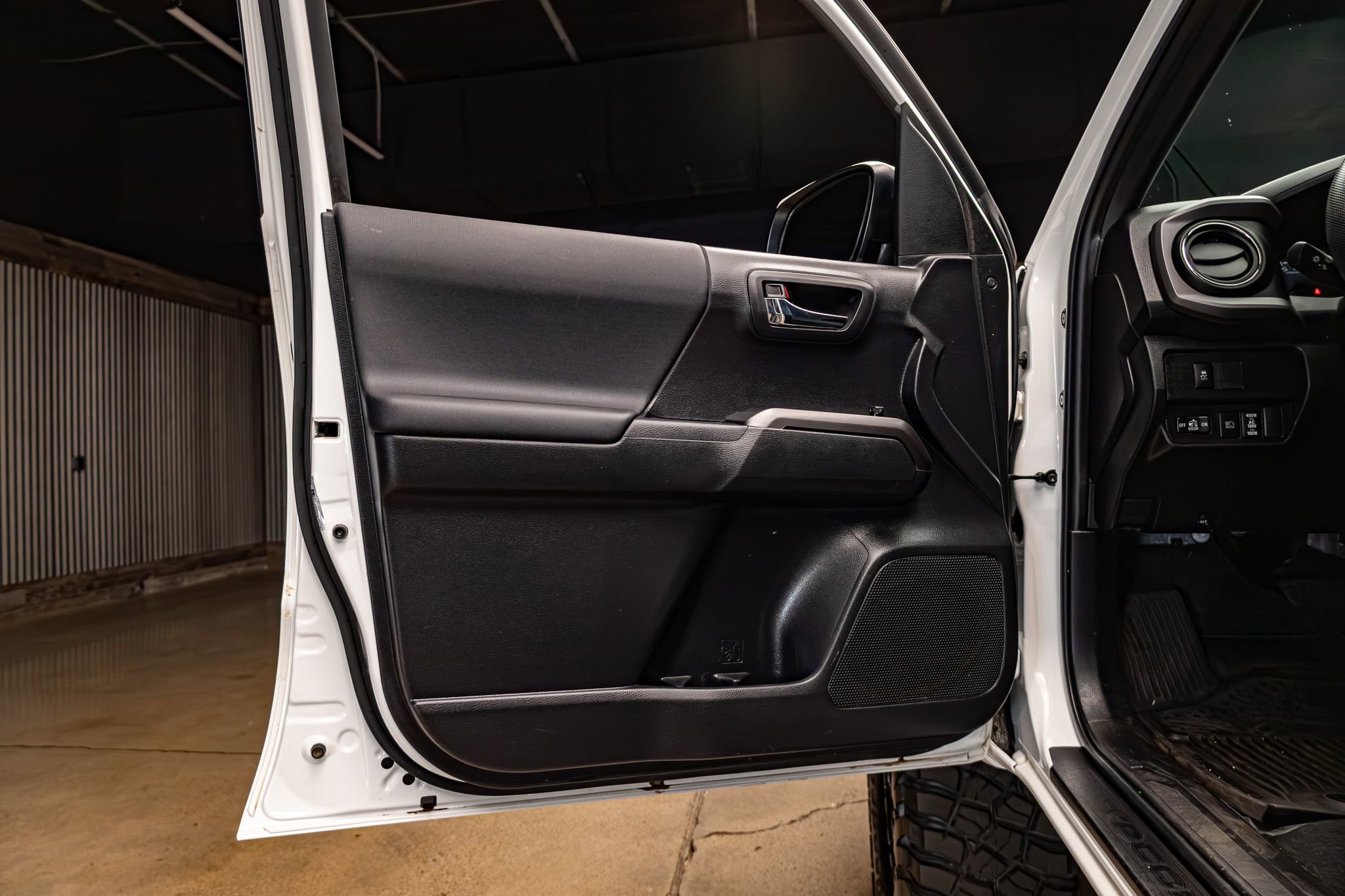 Used 2023 Toyota Tacoma TRD Sport image 31