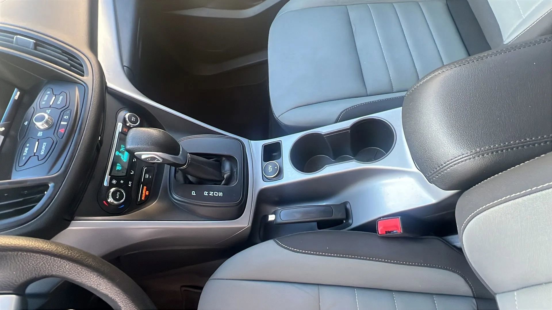 Used 2015 Ford Escape SE w/ Equipment Group 201A image 26