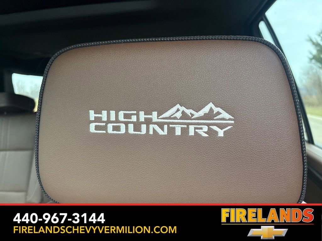 New 2026 Chevrolet Suburban High Country image 2