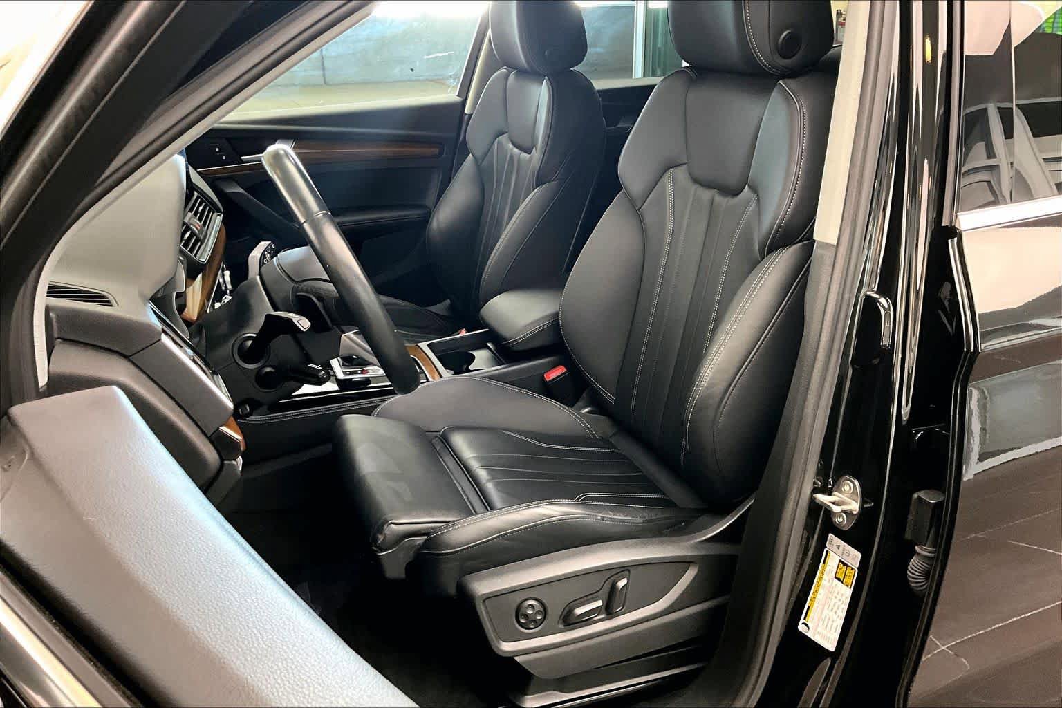 Used 2024 Audi Q5 e Premium Plus w/ Premium Plus Package AWD/4WD image 9