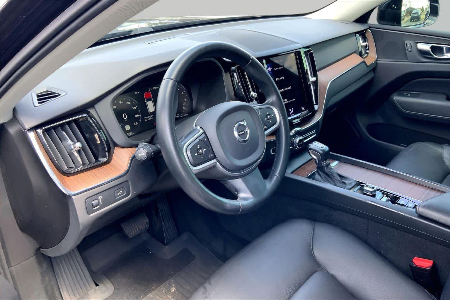 Used 2021 Volvo XC60 T5 Momentum w/ Protection Package Premier FWD image 18