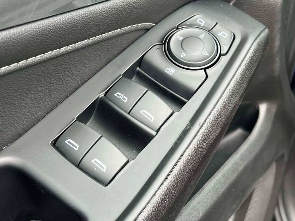 Used 2023 Chevrolet Traverse LT FWD image 19