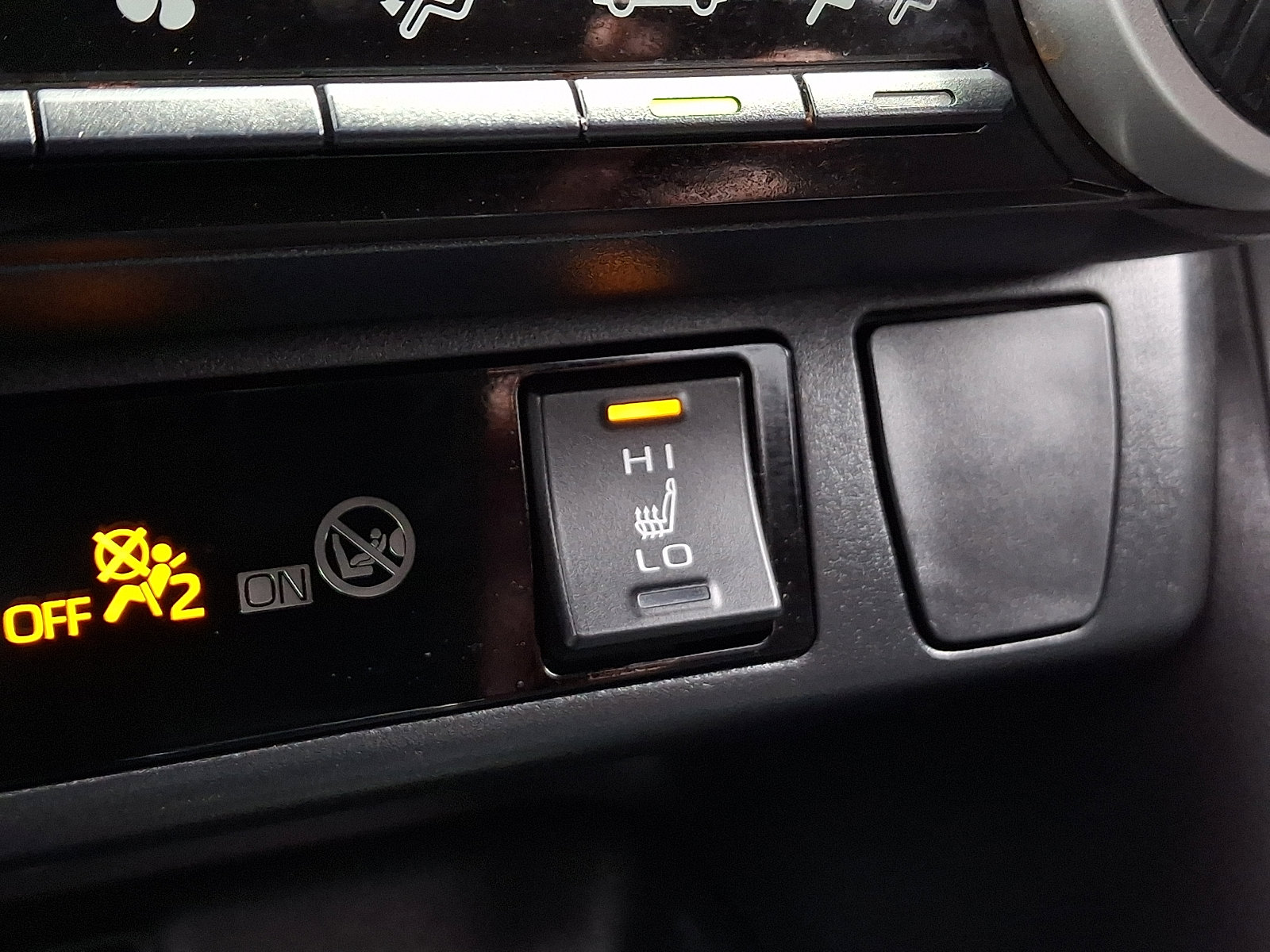 Used 2023 Toyota RAV4 SE w/ Weather & Moonroof Package AWD/4WD image 24