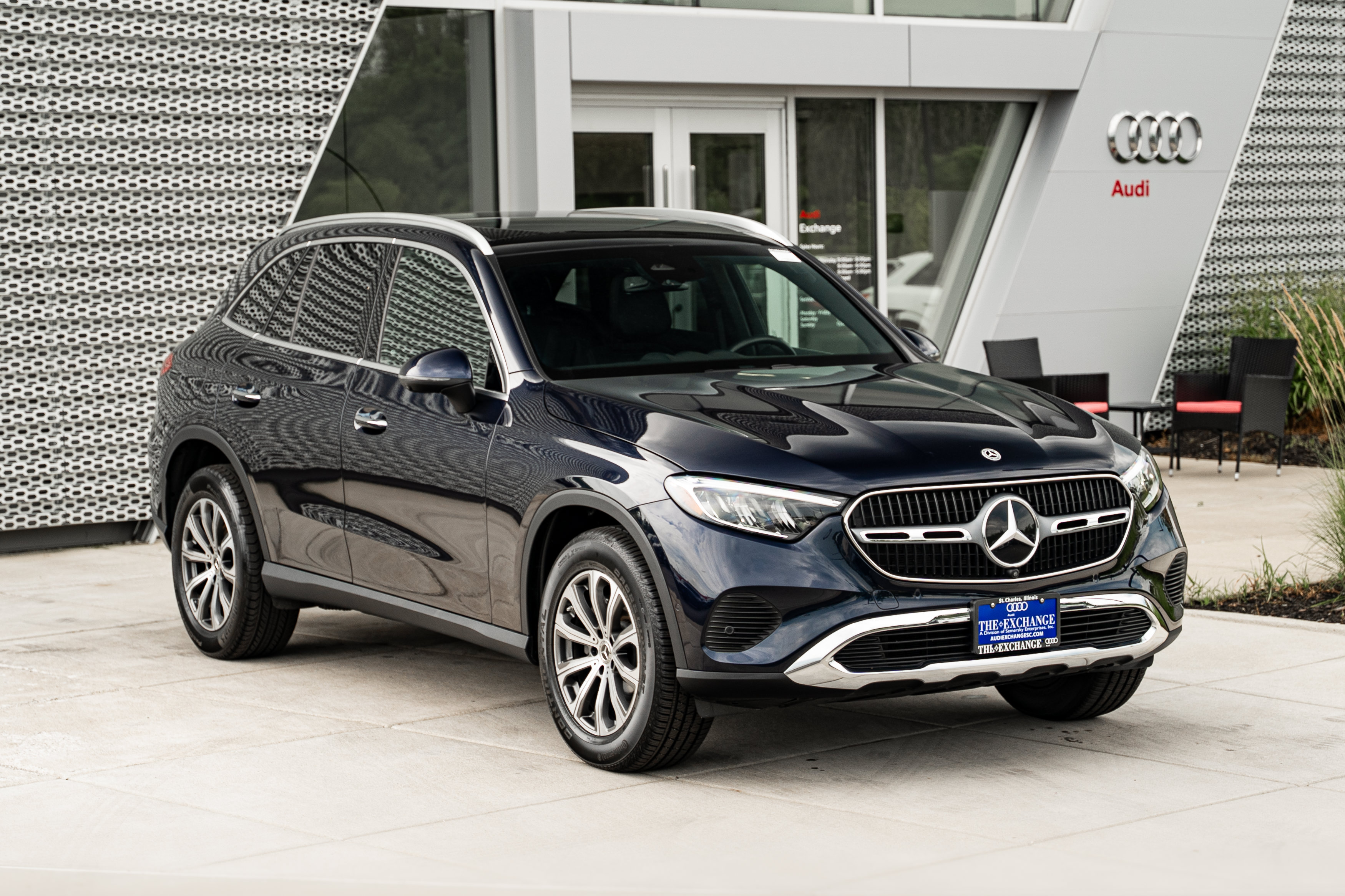 Used 2024 Mercedes-Benz GLC 300 4MATIC image 2