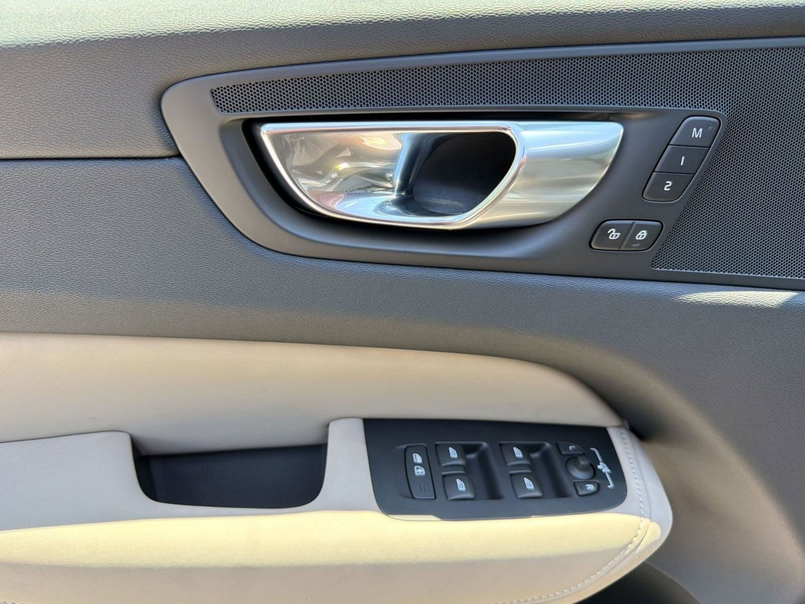 New 2026 Volvo XC60 T8 Plus w/ Climate Package AWD/4WD image 12