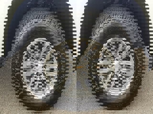 Used 2024 Chevrolet Colorado LT w/ LT Convenience Package image 17