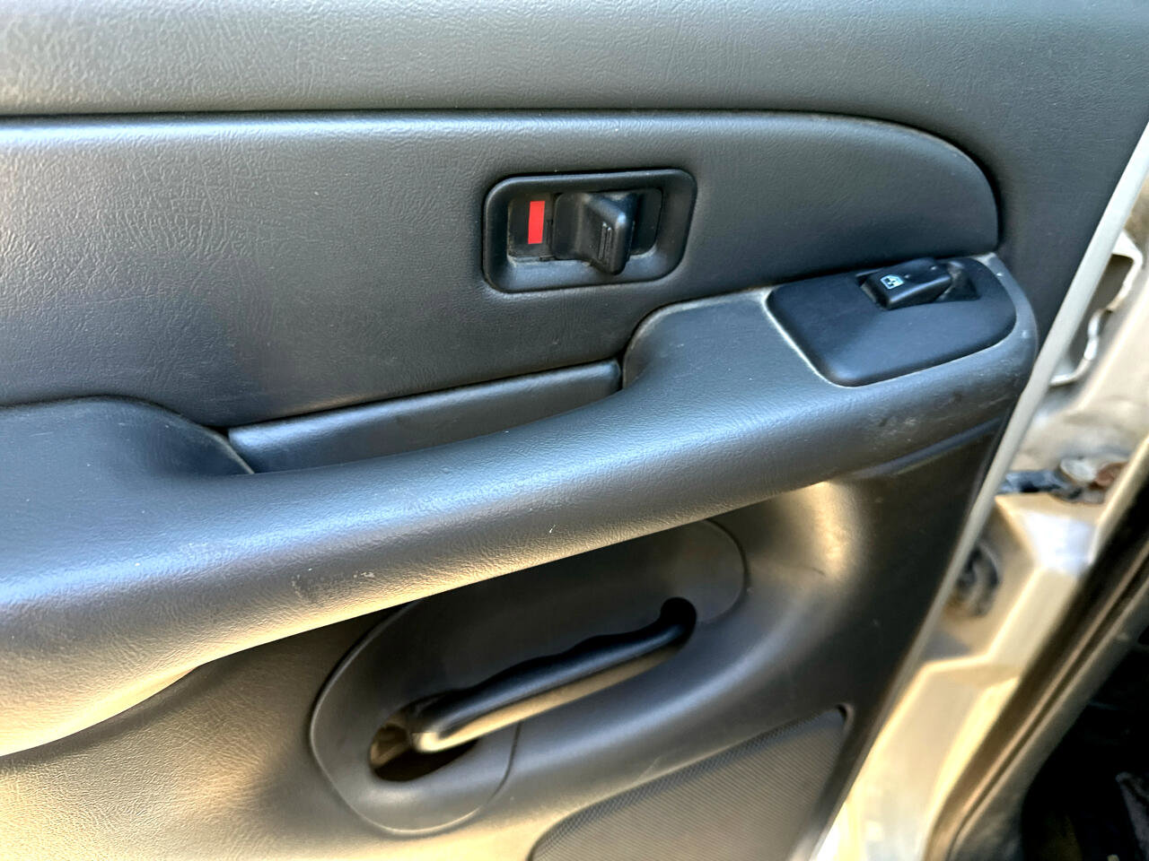 Used 2004 GMC Sierra 3500 SLE w/ Heavy-Duty Power Package image 25
