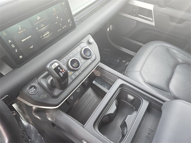 Used 2024 Land Rover Defender 110 S image 25