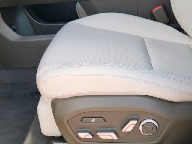 Certified 2025 Hyundai Santa Fe Calligraphy image 23