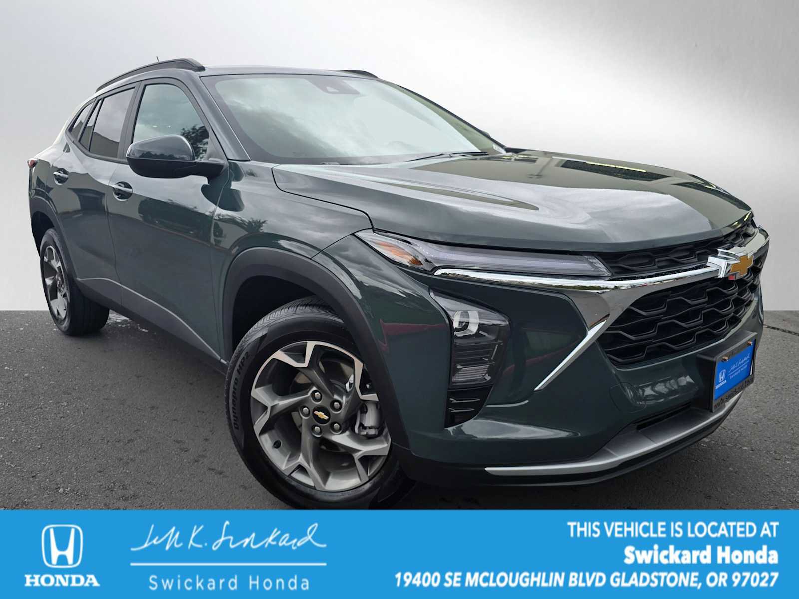 Used 2025 Chevrolet Trax LT image 1