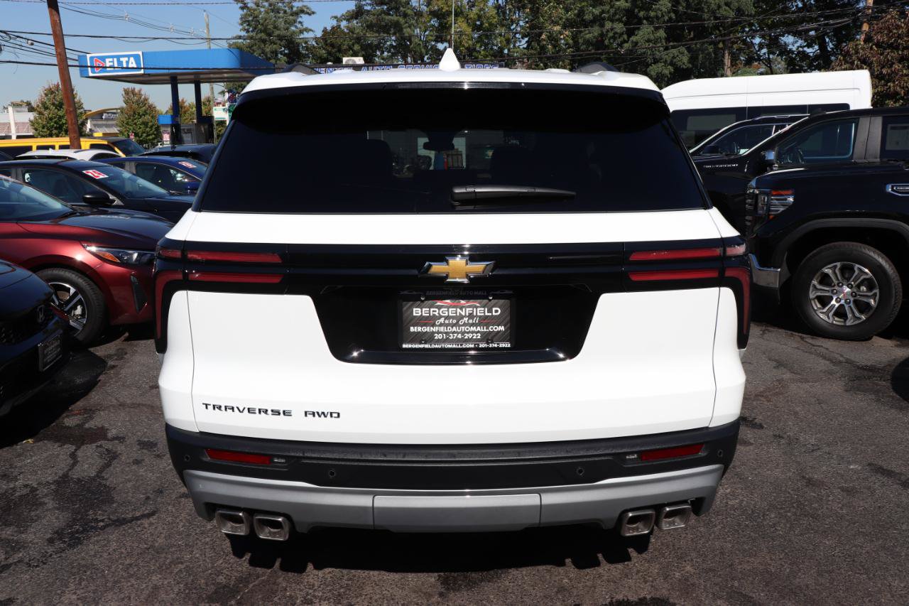 Used 2026 Chevrolet Traverse LT AWD/4WD image 4