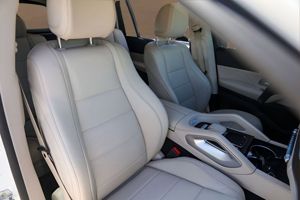 Used 2021 Mercedes-Benz GLS 450 4MATIC image 32