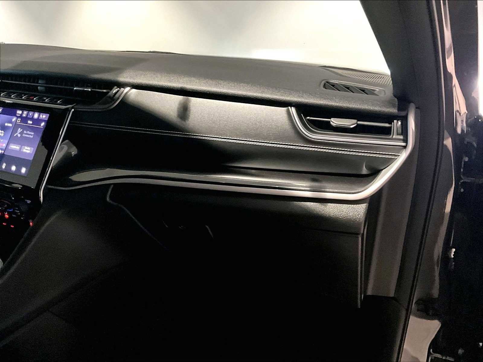 Used 2023 Jeep Grand Cherokee Altitude image 23