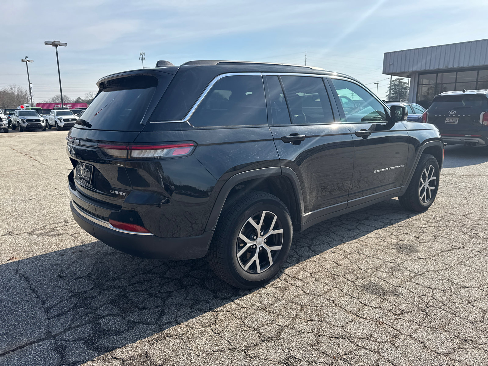 Certified 2024 Jeep Grand Cherokee Limited image 5