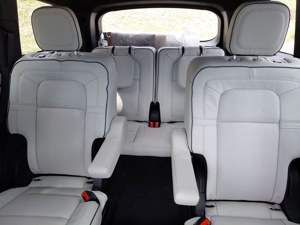New 2026 Lincoln Aviator Black Label w/ Jet Appearance Package AWD/4WD image 26