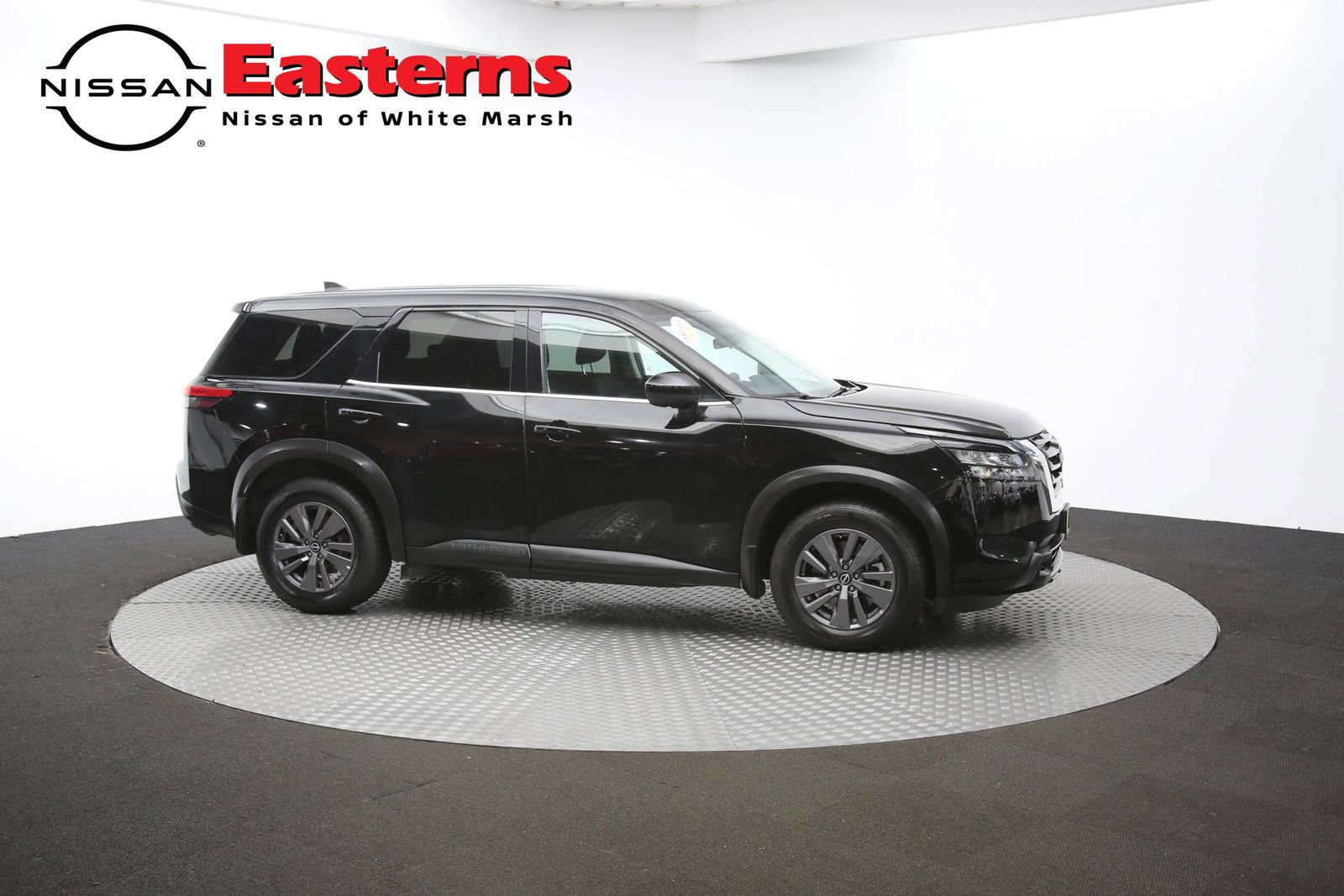 Used 2024 Nissan Pathfinder S image 86