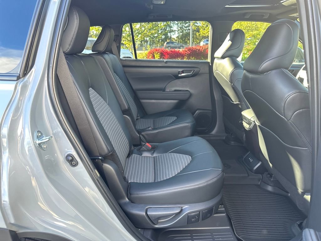 New 2025 Toyota Highlander XSE image 15