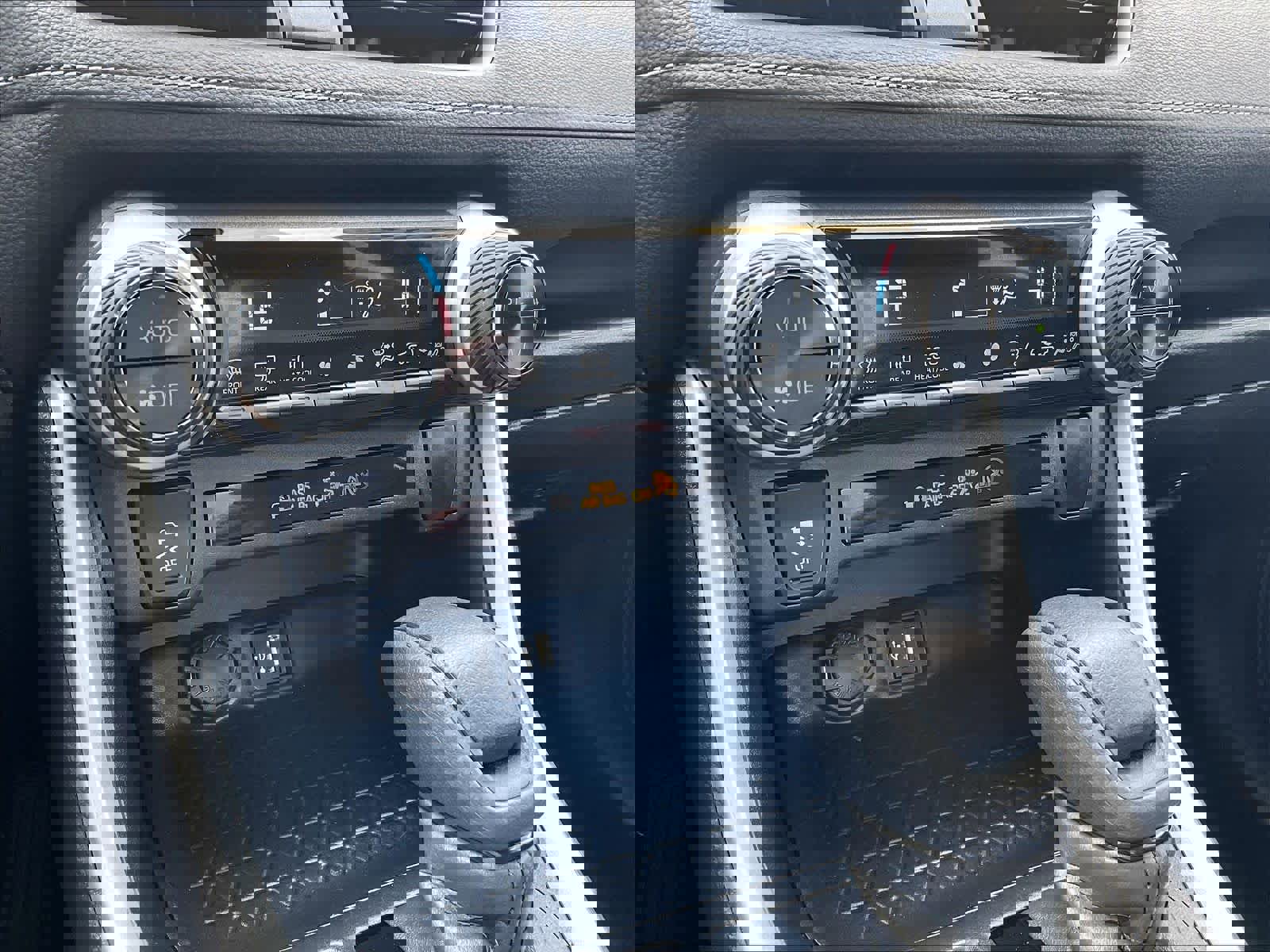 Used 2025 Toyota RAV4 XLE image 26