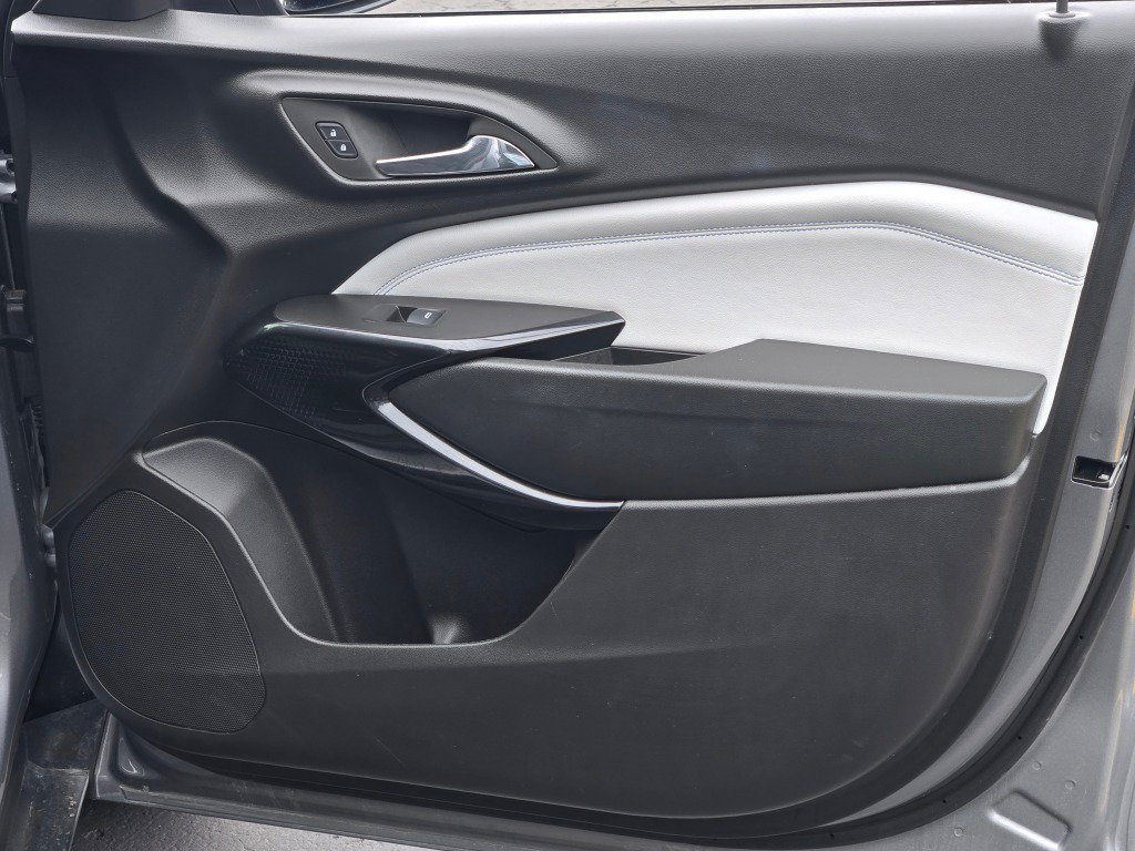 Certified 2025 Chevrolet Trax LT FWD image 6
