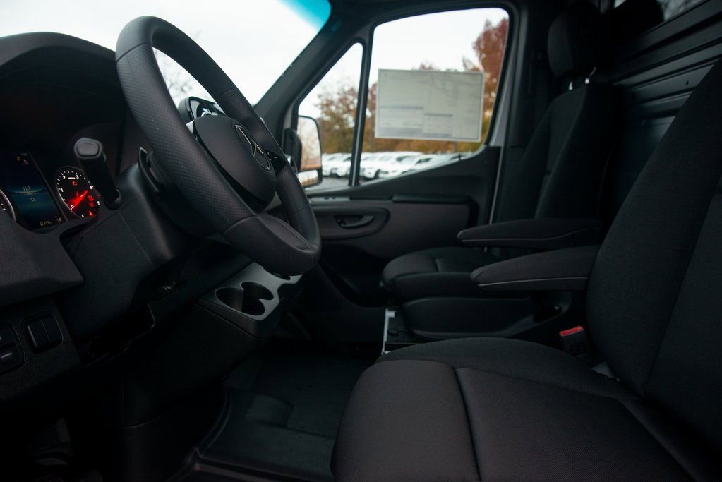 New 2025 Mercedes-Benz Sprinter 4500 image 33
